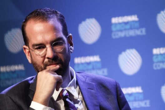 Πάτρα: Σε τροχιά ανασχηματισμού με...«καθαρά» χαρτιά ο Φαρμάκης - Το σχέδιο και τα επίμαχα πρόσωπα 26 Πάτρα: Σε τροχιά ανασχηματισμού με...«καθαρά» χαρτιά ο Φαρμάκης - Το σχέδιο και τα επίμαχα πρόσωπα