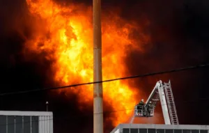 Ρωσία: Τραγωδία με τουλάχιστον 7 νεκρούς από φωτιά σε κτίριο στη Μόσχα