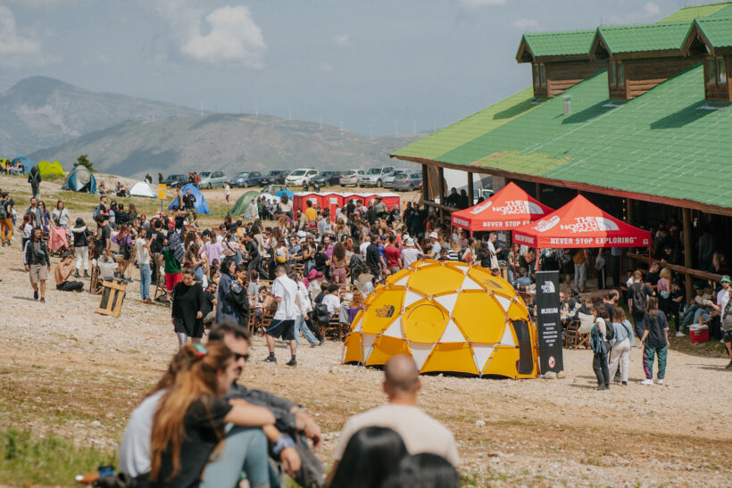 Κυκλοφόρησε η αφίσα του Helmos Mountain Festival στα Καλαβρυτα - Οι φετινές ημερομηνίες 24 Κυκλοφόρησε η αφίσα του Helmos Mountain Festival στα Καλαβρυτα - Οι φετινές ημερομηνίες