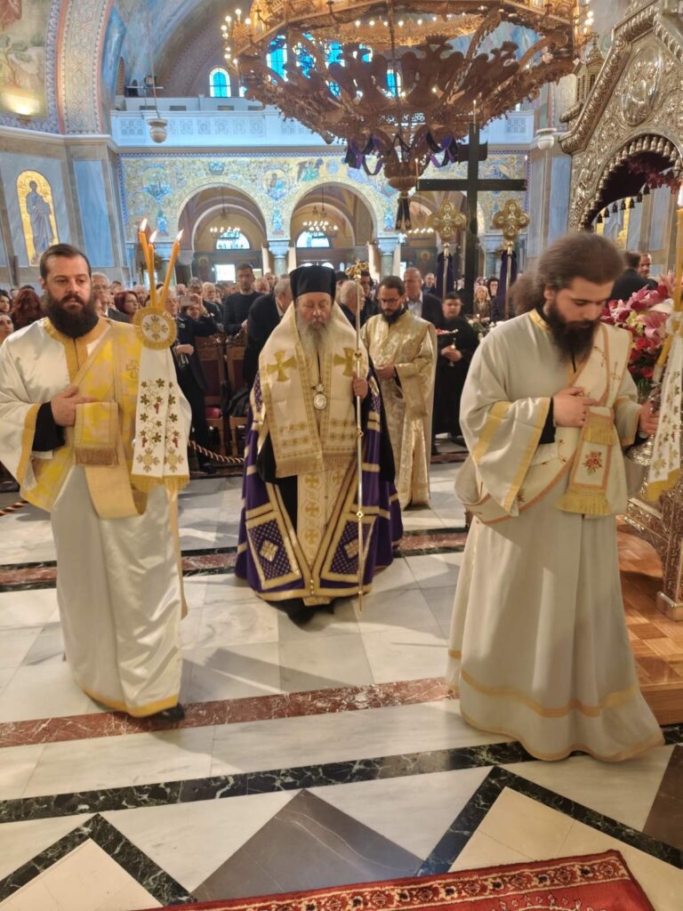 Η Ακολουθία της Αποκαθήλωσης στην Ευαγγελίστρια Πάτρας ΦΩΤΟ