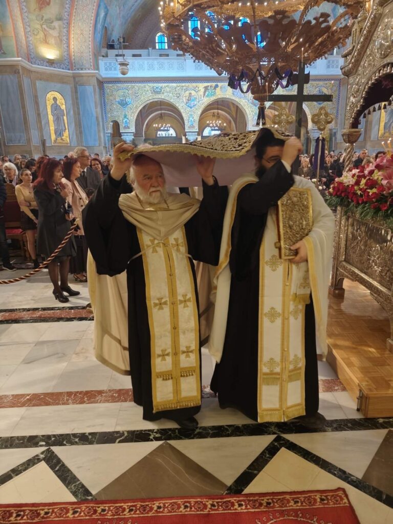 Η Ακολουθία της Αποκαθήλωσης στην Ευαγγελίστρια Πάτρας ΦΩΤΟ