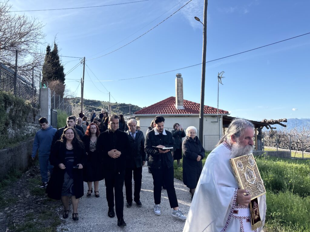 Η Ακολουθία του Επιταφίου στον Ναό των Ταξιαρχών της Πιτίτσας ΦΩΤΟ