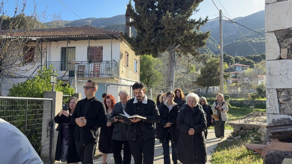 Η Ακολουθία του Επιταφίου στον Ναό των Ταξιαρχών της Πιτίτσας ΦΩΤΟ