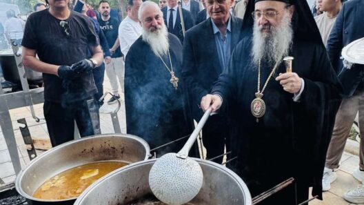 Κάτω Αχαΐα: Ο Δεσπότης μαγείρεψε για τους Τσιγγάνους ΦΩΤΟ