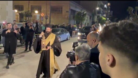 Αχαΐα: Με επισημότητα η άφιξη του Αγίου Φωτός σε Πάτρα και Αίγιο ΦΩΤΟ