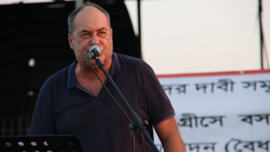 «Στο ακέραιο το δώρο Πάσχα χωρίς καθυστέρηση ή περικοπή» 33 «Στο ακέραιο το δώρο Πάσχα χωρίς καθυστέρηση ή περικοπή»