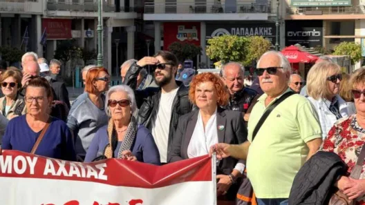 Πάτρα: Συνταξιούχοι στους δρόμους, για το μέλλον των παιδιών τους