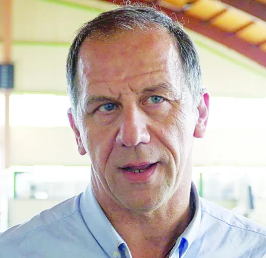 «Συνεχίζουμε την υποκρισία»