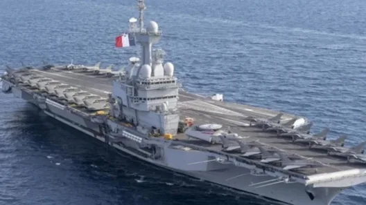 Φωτογραφίες μέσα από το Γαλλικό αεροπλανοφορο «de Gaull», κατέπλευσε στη Σούδα