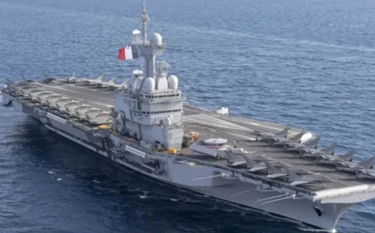 Φωτογραφίες μέσα από το Γαλλικό αεροπλανοφορο «de Gaull», κατέπλευσε στη Σούδα