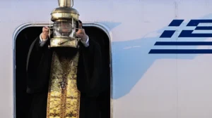 Αντίστροφη μέτρηση για την άφιξή του Aγίου Φωτός στην Ελλάδα