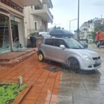 Αγρίνιο: Όχημα έπεσε σε φούρνο και έσπασε τη τζαμαρια ΒΙΝΤΕΟ ΦΩΤΟ