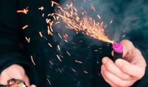 Ηλεία: Δύο κατηγορούμενοι για σωματική βλάβη σε 16χρονη από κροτίδα - Γιατί την εξύβρισαν μετά το περιστατικό