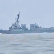 Στενά Ορμούζ - Ιράν προς Αμερικανικό αντιτορπιλικό: «Αλλάξτε πορεία, θα ανοίξουμε πυρ» ΒΙΝΤΕΟ