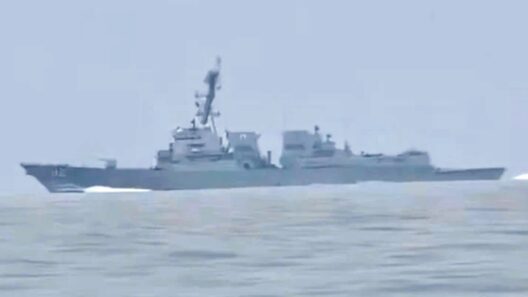 Στενά Ορμούζ - Ιράν προς Αμερικανικό αντιτορπιλικό: «Αλλάξτε πορεία, θα ανοίξουμε πυρ» ΒΙΝΤΕΟ