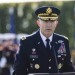 Ποιος υπουργός και γιατί ζήτησε την παραίτηση του αρχηγού του Αμερικανικού στρατού