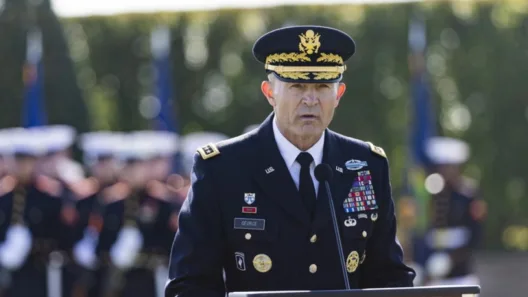 Ποιος υπουργός και γιατί ζήτησε την παραίτηση του αρχηγού του Αμερικανικού στρατού