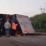 Αντίρριο: Σοβαρό τροχαίο με νταλίκα που «δίπλωσε»