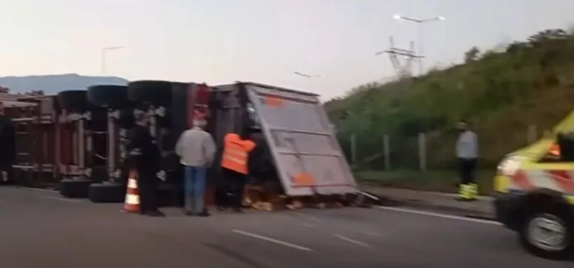 Αντίρριο: Σοβαρό τροχαίο με νταλίκα που «δίπλωσε»