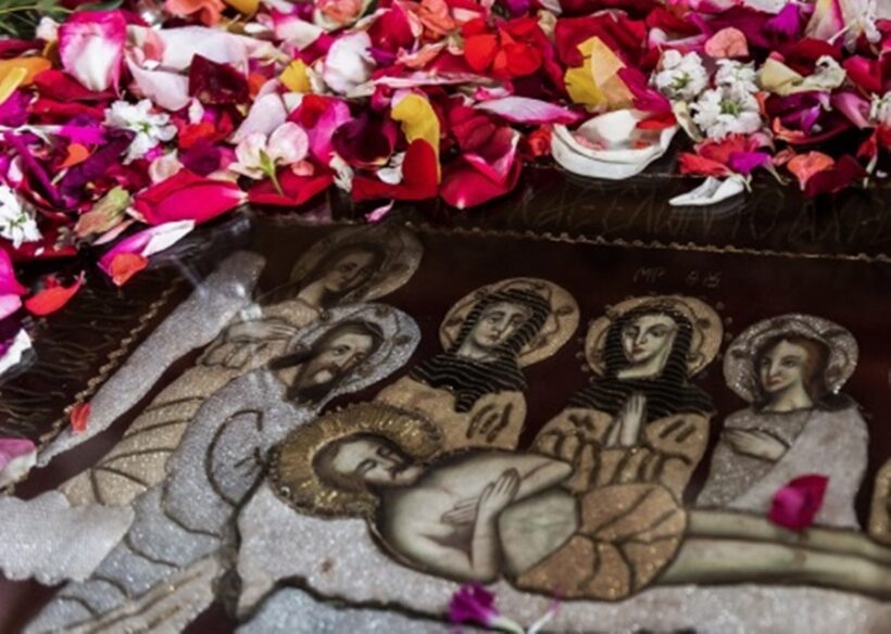 Μεγάλη Παρασκευή: Από την Αποκαθήλωση στα έθιμα της Ελλάδας