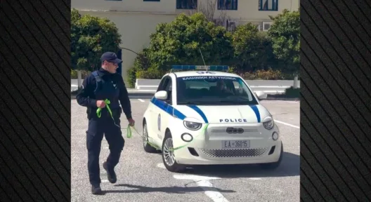 ΕΛΑΣ: Το επιθετικό 500αράκι και το μήνυμα για το bullying ΒΙΝΤΕΟ 26 ΕΛΑΣ: Το επιθετικό 500αράκι και το μήνυμα για το bullying ΒΙΝΤΕΟ