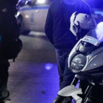 Εξάρχεια: Μαχαίρωσαν περιπτέρα για να τον ληστέψουν