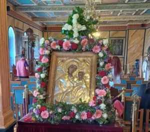 Το πρόγραμμμα Ακολουθιών στην Παναγία Τρυπητή, τον Μάιο