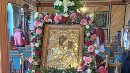 Το πρόγραμμμα Ακολουθιών στην Παναγία Τρυπητή, τον Μάιο