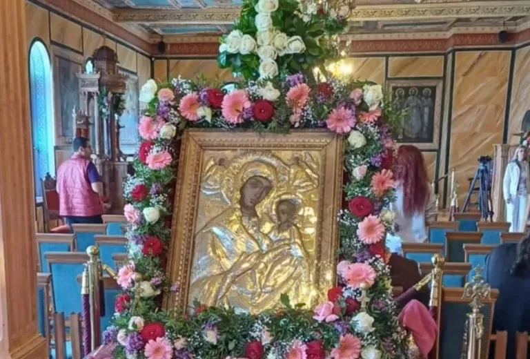 Το πρόγραμμμα Ακολουθιών στην Παναγία Τρυπητή, τον Μάιο