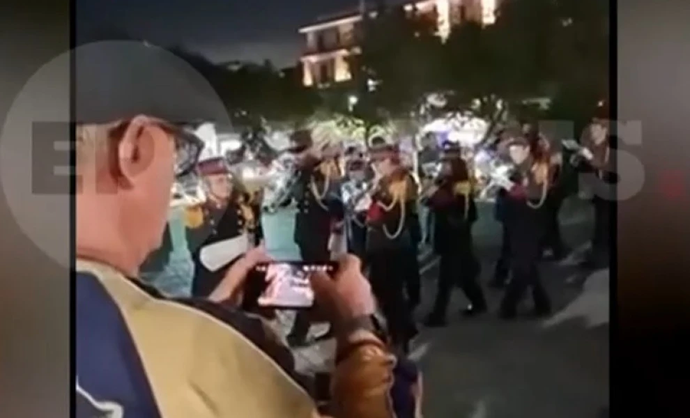 Ο χολιγουντιανός Ντάνιελ Γκρεγκ στην περιφορά Επιταφίου στη Γλυφάδα ΦΩΤΟ 25 Ο χολιγουντιανός Ντάνιελ Γκρεγκ στην περιφορά Επιταφίου στη Γλυφάδα ΦΩΤΟ