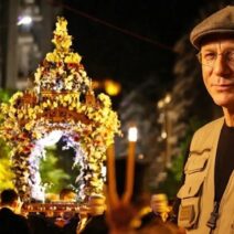 Ο χολιγουντιανός Ντάνιελ Γκρεγκ στην περιφορά Επιταφίου στη Γλυφάδα ΦΩΤΟ