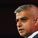 Σακίδιο με όπλα άφησαν αστυνομικοί έξω από το σπίτι του Δημάρχου στο Λονδίνο