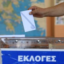 Νέα δημοσκόπηση: Οκτακομματική βουλή - Ποιο κόμμα κόβεται στο όριο