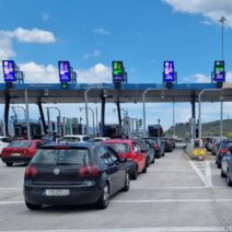 Γέφυρα Ρίου Αντιρρίου: Μεγάλη κίνηση και κλειστό Πορθμείο λόγω ανέμων 17 Γέφυρα Ρίου Αντιρρίου: Μεγάλη κίνηση και κλειστό Πορθμείο λόγω ανέμων