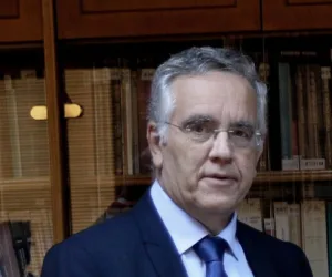 Στο στόχαστρο κουκουλοφόρων το σπίτι Ντογιάκου, αναποδογύρισαν αυτοκίνητο