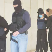 Δολοφονία 27χρονου στον Άγιο Δημήτριο: Δίωξη για υπόθαλψη εγκληματία στον 18χρονο και τις κοπέλες