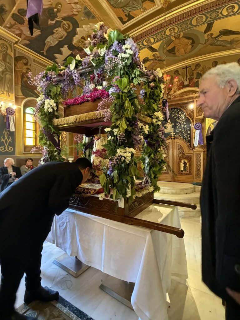 Η περιφορά του Επιταφίου στο «Κωνσταντοπούλειο» Ευγηρείο Πάτρας ΦΩΤΟ 27 Η περιφορά του Επιταφίου στο «Κωνσταντοπούλειο» Ευγηρείο Πάτρας ΦΩΤΟ