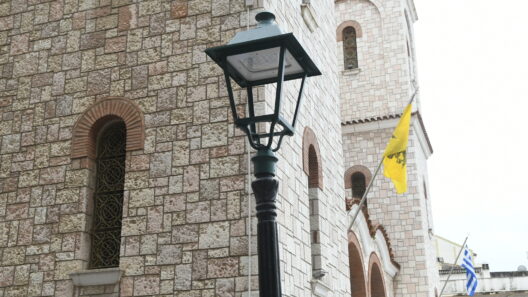 Πάτρα: Νέα φωτιστικά Led έβαλε ο δήμος σε πλατείες ΦΩΤΟ
