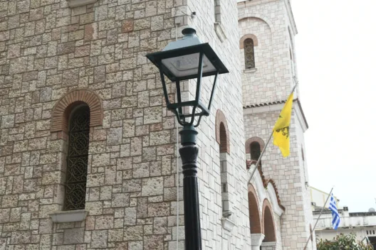 Πάτρα: Νέα φωτιστικά Led έβαλε ο δήμος σε πλατείες ΦΩΤΟ