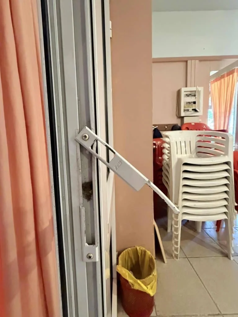 Πάτρα: Βανδαλισμοί σε γραφεία συλλόγου - Τα έσπασαν και έγραψαν συνθήματα κατά των Αστυνομικών ΦΩΤΟ