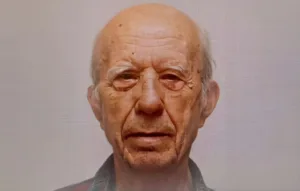 Πάτρα: Φωτογραφία ντοκουμέντο από τη σύλληψη του 89χρονου στο ξενοδοχείο