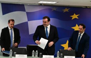 Η εξειδίκευση των 8 νέων μέτρων για παιδιά, δανειολήπτες και επιχειρήσεις - Τι αλλάζει στους συνταξιούχους ΒΙΝΤΕΟ ΠΙΝΑΚΕΣ