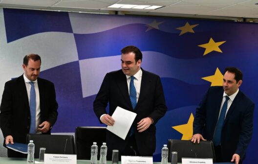 Η εξειδίκευση των 8 νέων μέτρων για παιδιά, δανειολήπτες και επιχειρήσεις - Τι αλλάζει στους συνταξιούχους ΒΙΝΤΕΟ ΠΙΝΑΚΕΣ