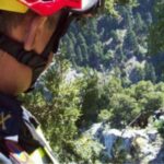 Aγρίνιο: Μεγάλη επιχείρηση απεγκλωβισμού τραυματισμένου άνδρα - Μετέχει εναέριο μέσο