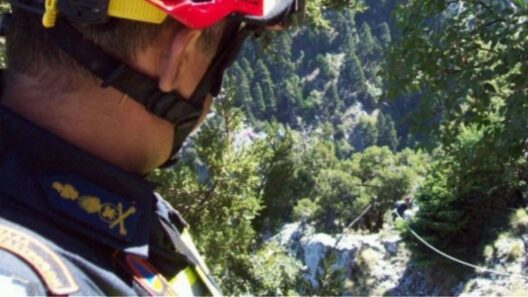 Aγρίνιο: Μεγάλη επιχείρηση απεγκλωβισμού τραυματισμένου άνδρα - Μετέχει εναέριο μέσο 34 Aγρίνιο: Μεγάλη επιχείρηση απεγκλωβισμού τραυματισμένου άνδρα - Μετέχει εναέριο μέσο