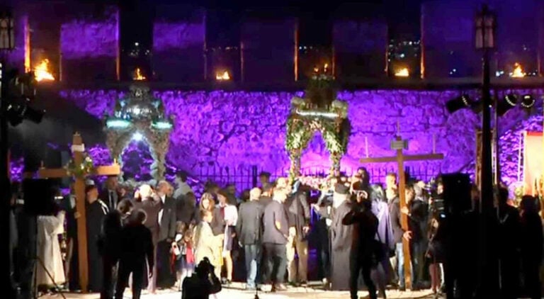 Πάσχα στην Αιτωλοακαρνανία: 4 έθιμα που κόβουν την ανάσα 25 Πάσχα στην Αιτωλοακαρνανία: 4 έθιμα που κόβουν την ανάσα