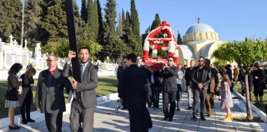 Πάτρα: Η περιφορά των Επιταφίων στα Δημοτικά Κοιμητήρια