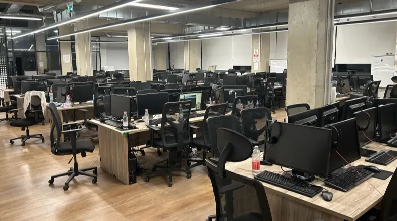 Αλβανία: Εξάρθρωση διεθνούς κυκλώματος από τη Europol - Πώς εξαπατούσαν τα θύματά τους ΦΩΤΟ