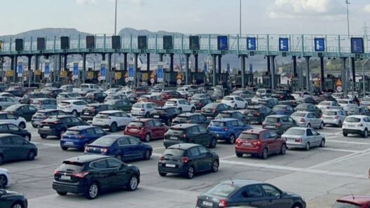 Κορίνθου - Πατρών: Συνεχίζεται η έξοδος του Πάσχα - Πού καταγράφονται καθυστερήσεις ΒΙΝΤΕΟ 33 Κορίνθου - Πατρών: Συνεχίζεται η έξοδος του Πάσχα - Πού καταγράφονται καθυστερήσεις ΒΙΝΤΕΟ