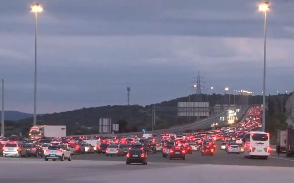 Πατρών-Αθηνών: Μαζική η έξοδος των εκδρομέων του Πάσχα - Πόσοι πέρασαν...διόδια - Εκτακτα μέτρα της Τροχαίας